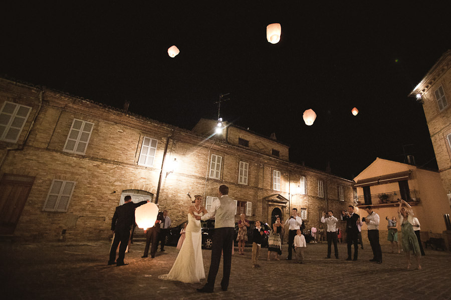 sky lanterns at an Italian wedding