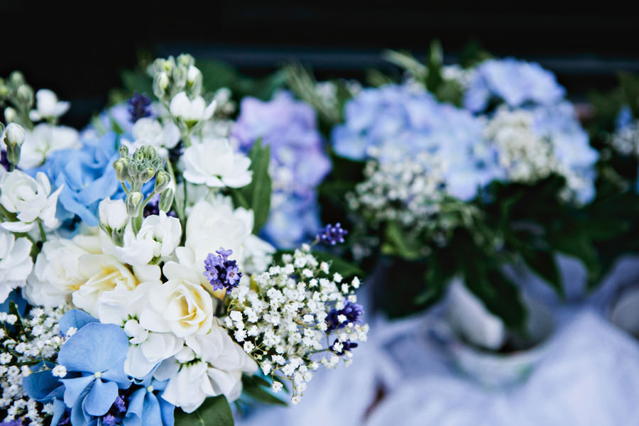 blue and white wedding flowers