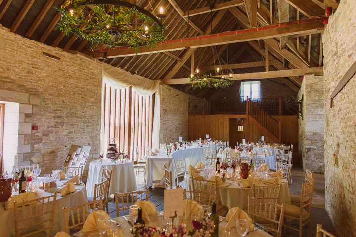 22 Sunny Countryside Barn Wedding By Paul Underhill