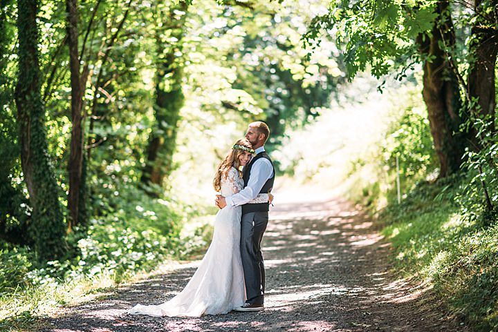 Tani and Ben's Barefoot Bohemian Barn Wedding in Oregon by Undressed Moments Photography