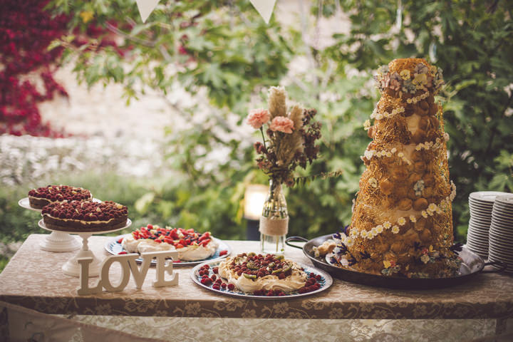 2-pretty-pastel-garden-wedding-in-mallorca-by-ana-garcia-photography