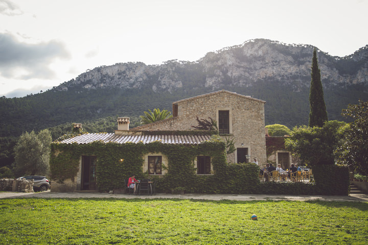 6-pretty-pastel-garden-wedding-in-mallorca-by-ana-garcia-photography