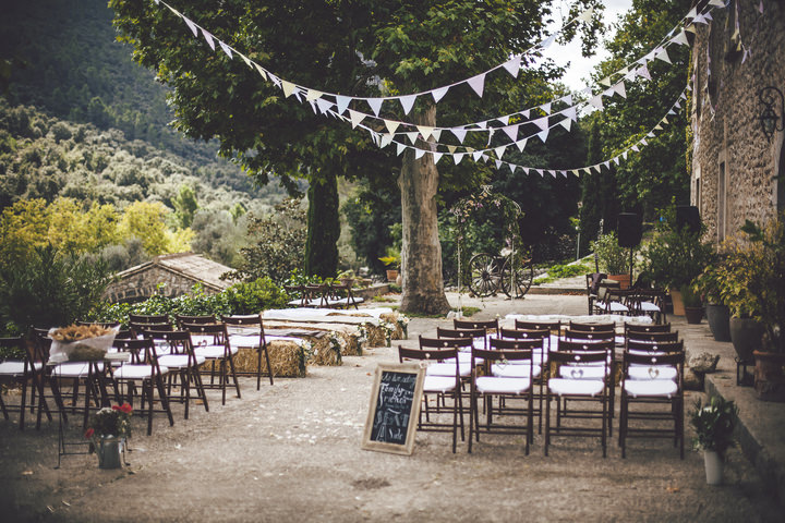 7-pretty-pastel-garden-wedding-in-mallorca-by-ana-garcia-photography