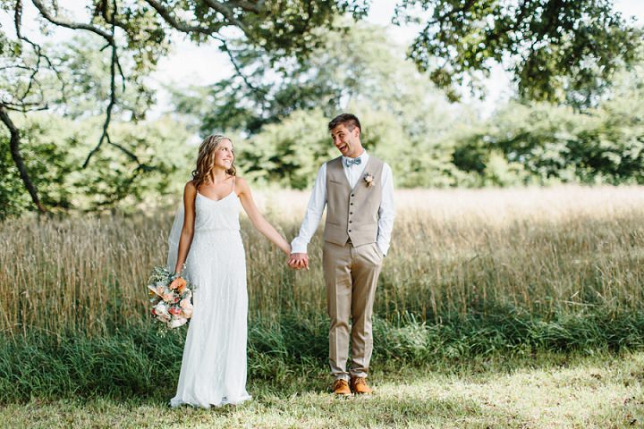 Outdoor Midwest Farm Wedding by Meredith Washburn Photography