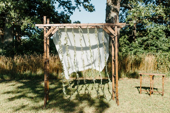 Outdoor Midwest Farm Wedding by Meredith Washburn Photography
