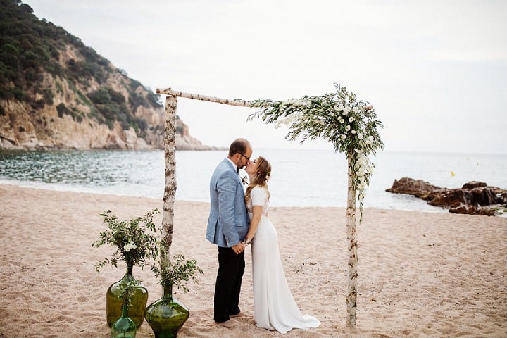 Virginia and Vicenç’s Relaxed Mediterranean Beach Party Wedding by Bodas de Cuento and Sara Lazaro