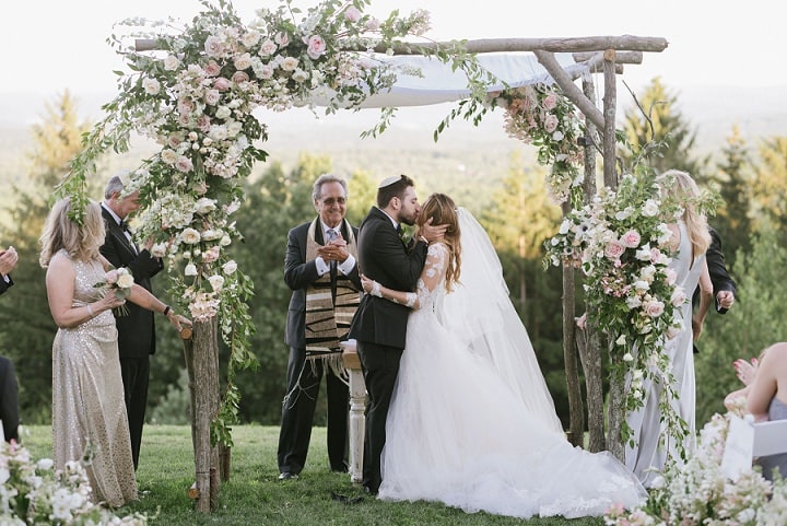 Kelly and Jordan’s Flower Filled Boho Chic New York Wedding by Off BEET Productions