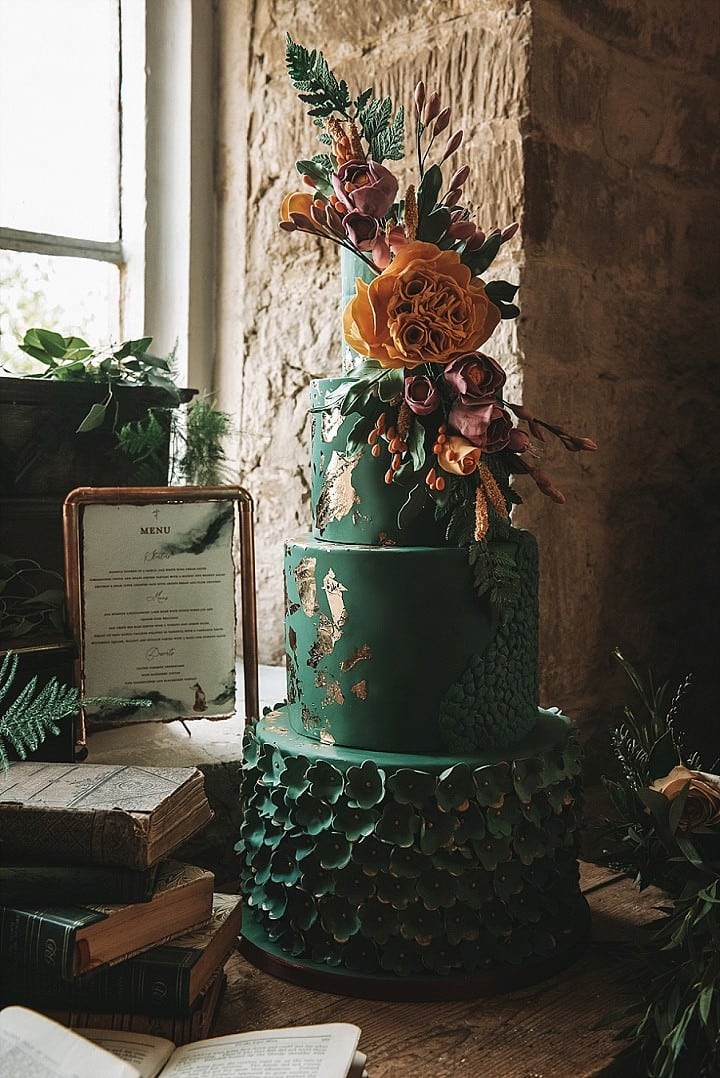 ‘Emerald Dreams’ Dark and Beautiful Winter Wedding Inspiration