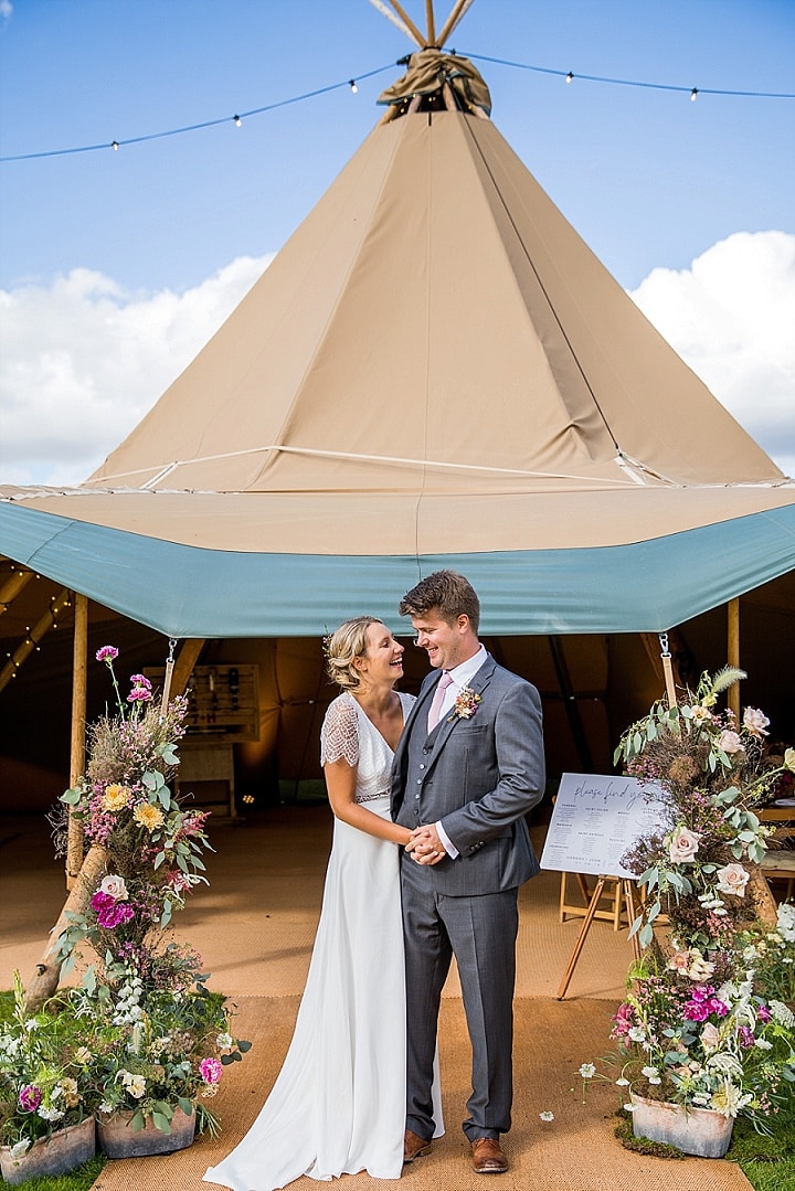 Hannah and John’s Chilled Out Gloucestershire Tipi Wedding by Courtney Louise Photography