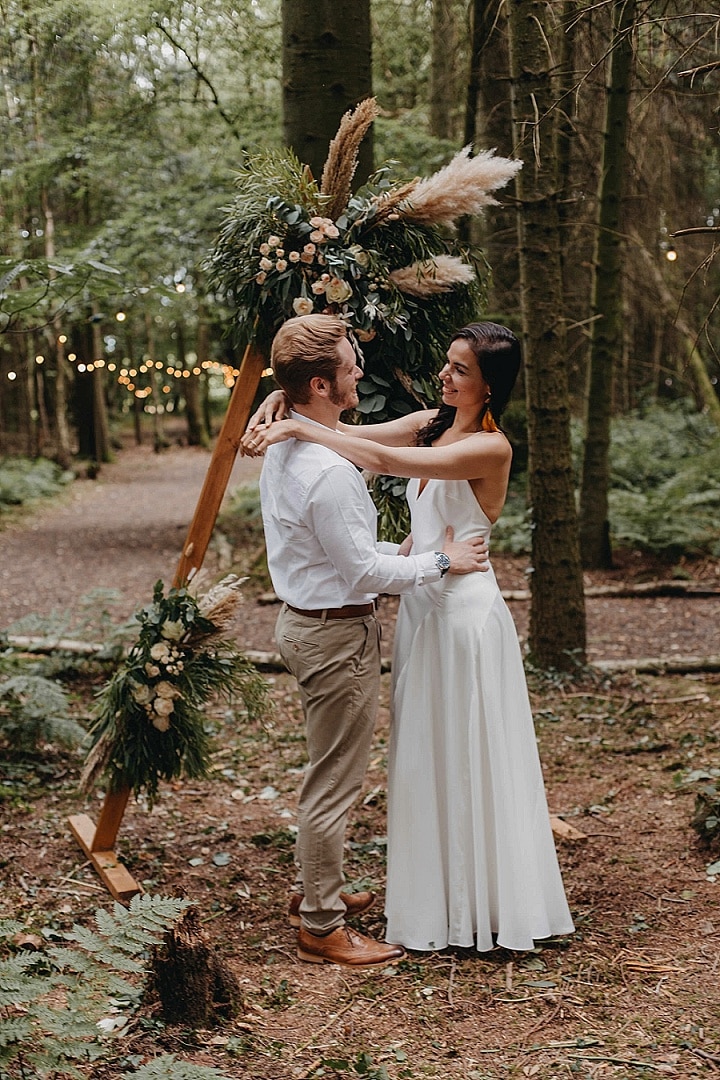 'Woodland Romance' Inspirasi Pernikahan Boho Luxe yang Liar, Alami