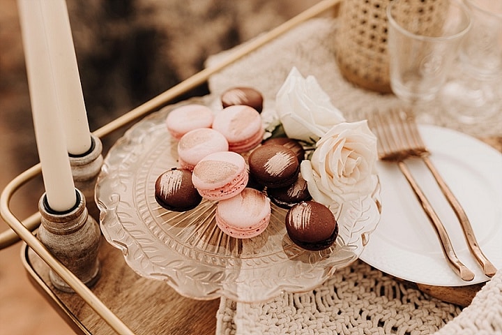 Courtney dan Raymond 'Dreamy Boho' Las Vegas Desert Elopement