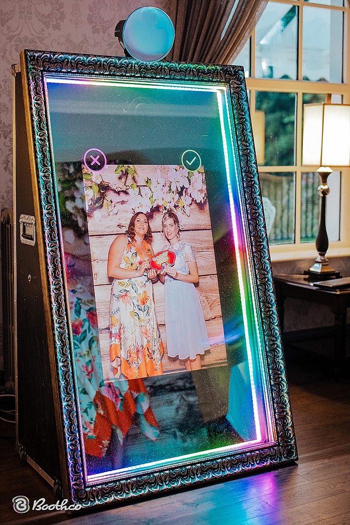 Boho Loves: Boothco - Penyewaan Photobooth Profesional, Menciptakan Pengalaman yang Benar-Benar Tak Terlupakan