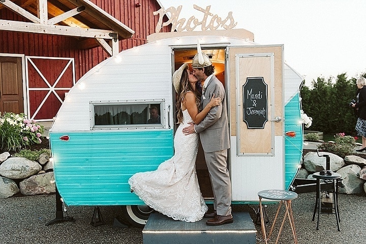 How to Create Your Own Wedding Photo Booth