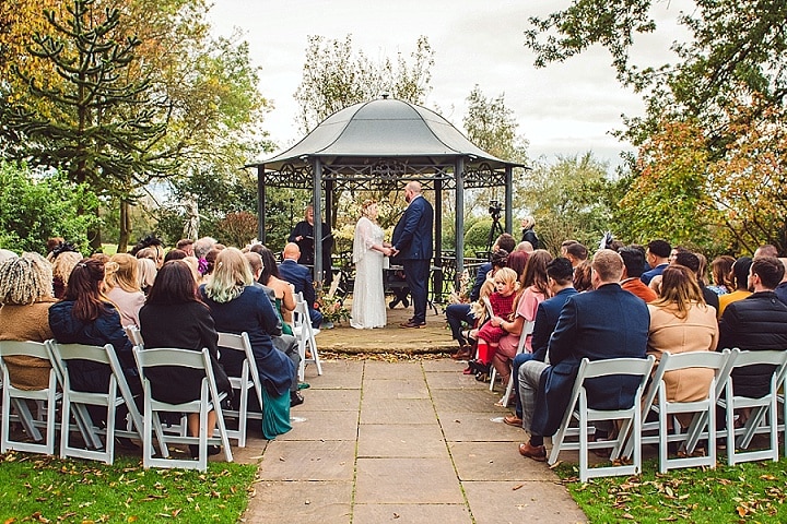 Le mariage automnal en plein air d'Amy et Maxwell à Stoke on Trent par Silverleaf photography