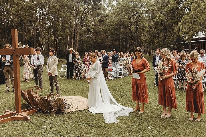 Mariage australien rustique chic en plein air de Phoebe et Liam par Tessa Cox Photography 