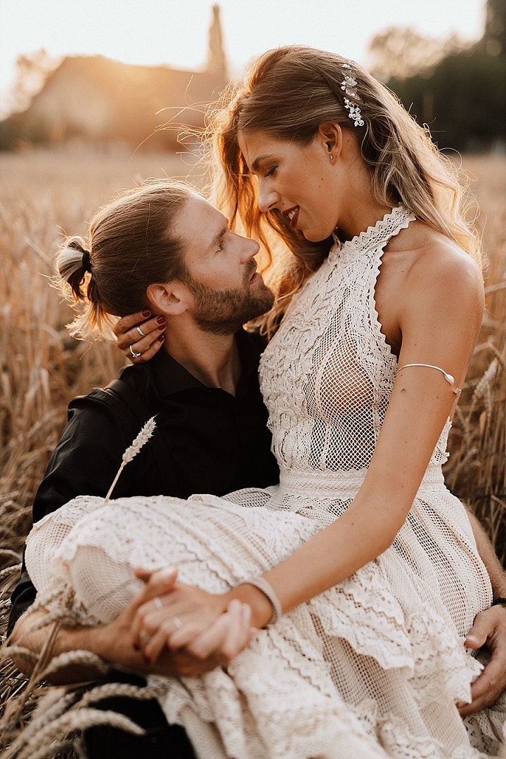 https://www.boho-weddings.com/wp-content/uploads/2022/04/Industrial-Chic-Wedding-Inspiration-With-a-Touch-of-Relaxed-Boho-Elegance-.jpg