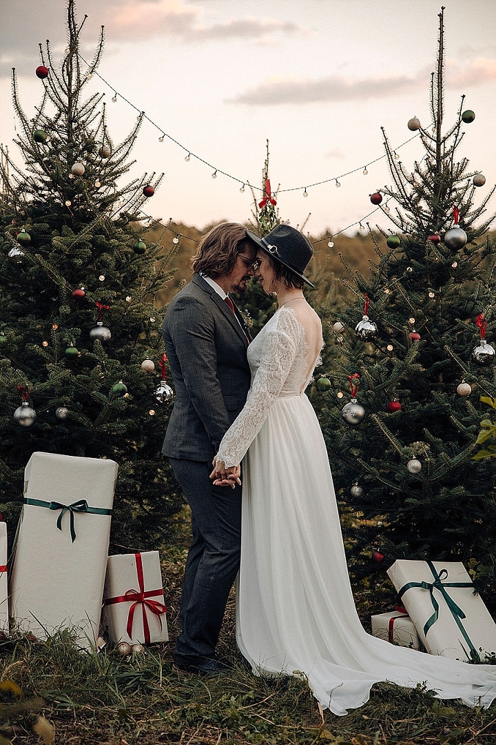 Christmas Weddings 